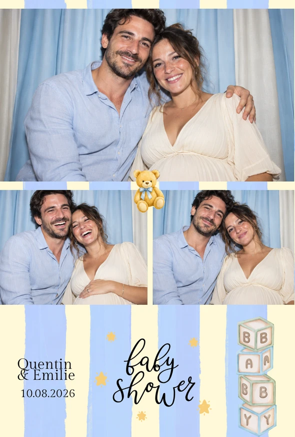 Tirage de baby shower avec trois photos de photobooth, des rayures pastel et un ourson.